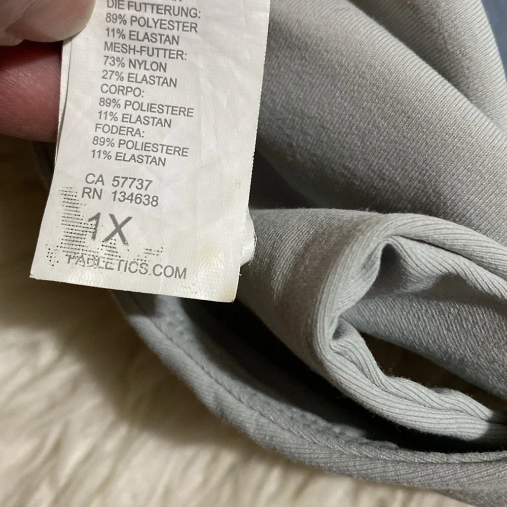 Fabletics‎ Oasis Twist Sports Bra In Arctic Grey/Raincloud Size 1X